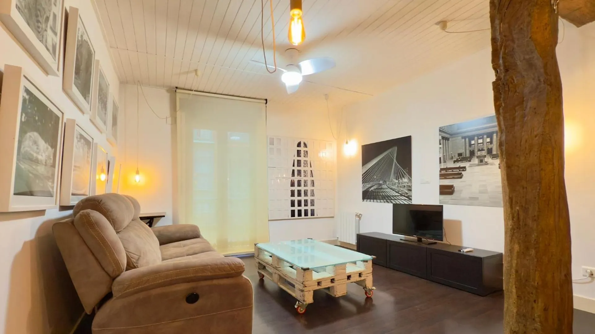 Arte Y Diseno Junto Al Casco Viejo De Bilbao Apartment 0*,  Spain